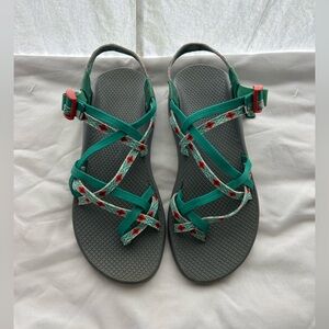 Women’s Chaco sandles, fit size 8.5/9